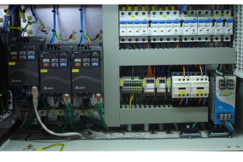 tủ biến tần delta